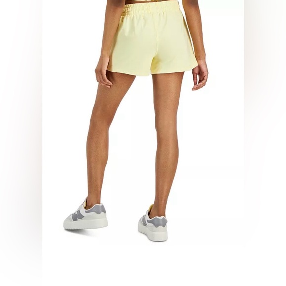 Disney Junior’s Buttercup Yellow Winnie The Pooh Shorts with Pink Shirt Graphic - Picture 8 of 8